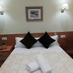 圣赫罗尼莫膳食公寓酒店 *